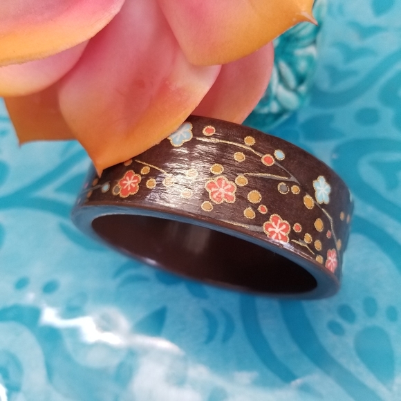 Vintage, Boho Wooden Floral Bangle Bracelet - Picture 9 of 12